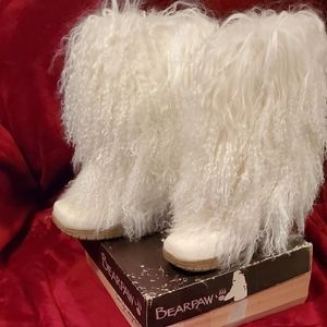 Never worn bearpaw boots